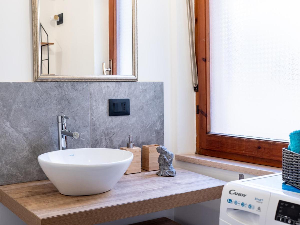 Little Diamond - City Centre Apartment Cagliari Luaran gambar