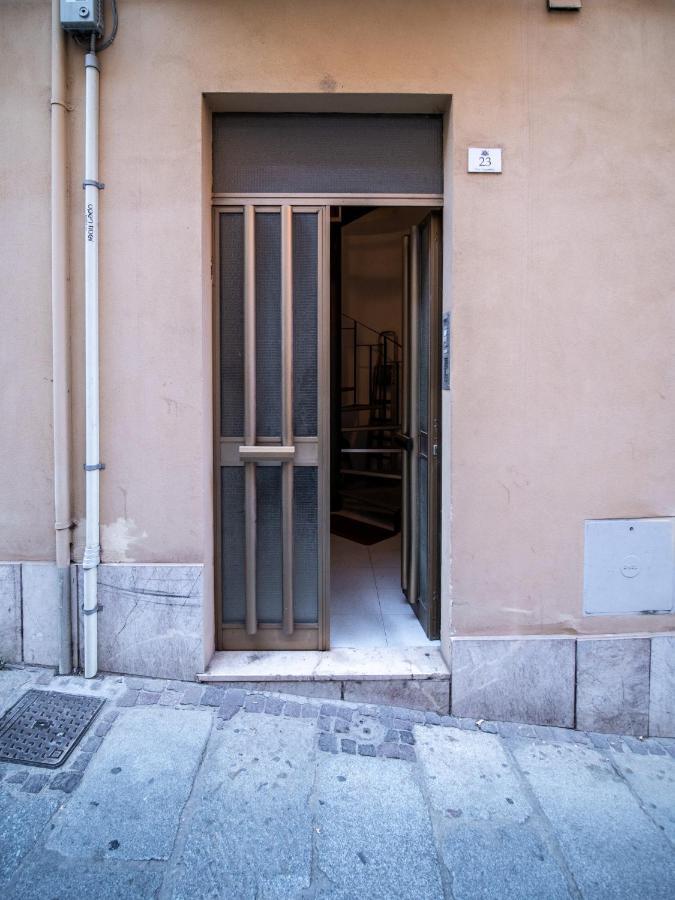 Little Diamond - City Centre Apartment Cagliari Luaran gambar